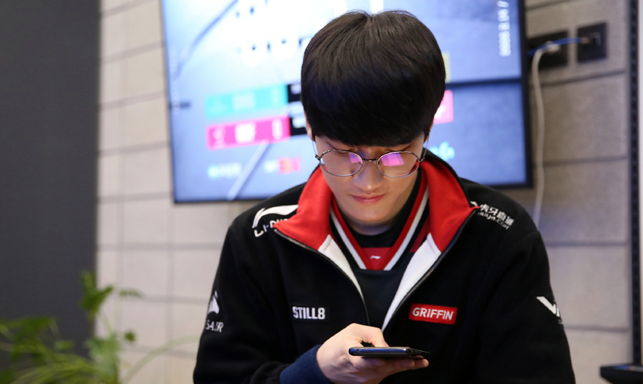 V5完胜FPX，Clid送出助攻