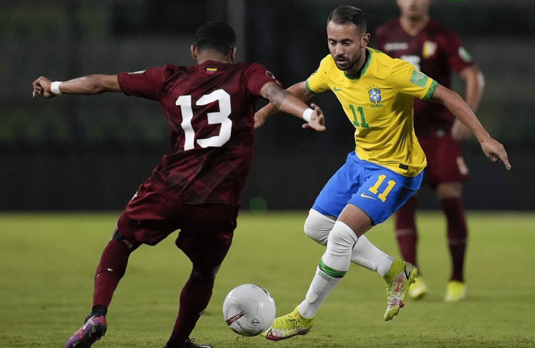 最新战报：橄榄球豪取连胜，冠军在望