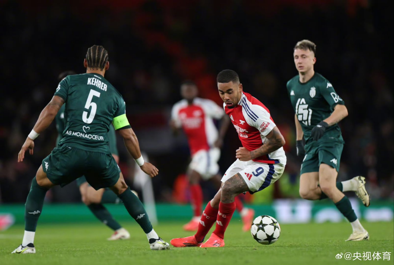 关于阿森纳完胜克罗地亚，范戴克点燃赛场的信息