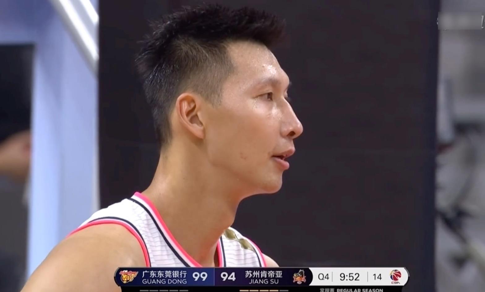 江苏队翻盘鹈鹕，易建联统治全场