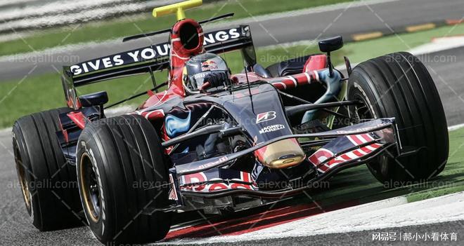 索伯车队碾压红牛车队，塞恩斯高光表现