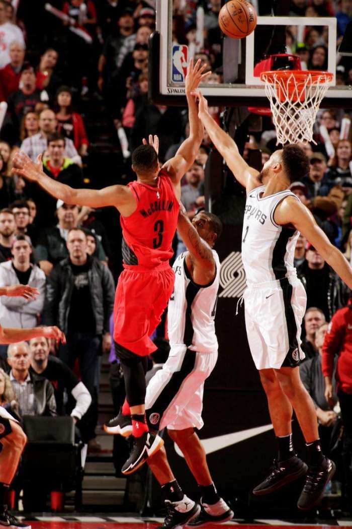 马刺翻盘尼克斯，麦科勒姆带队取胜