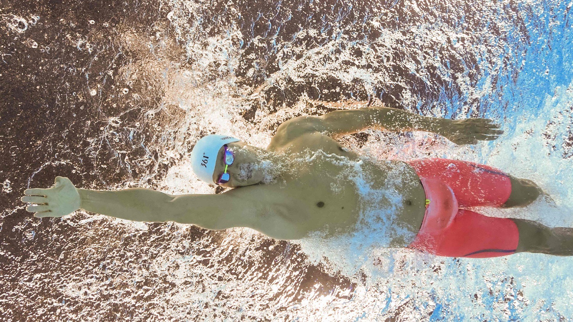 跃马踏碎银箭传说，孤勇者诺里斯如何于倾覆之际扛起迈凯伦的脊梁