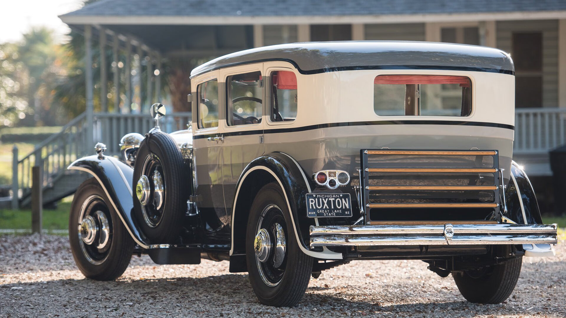 爱游戏在线-巅峰之役，当掘金的铜墙铁壁遇上篮网的艺术，哈利伯顿成为最后的答案